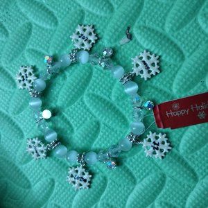 BRAND NEW - LET IT SNOW Bracelet snowflake charms